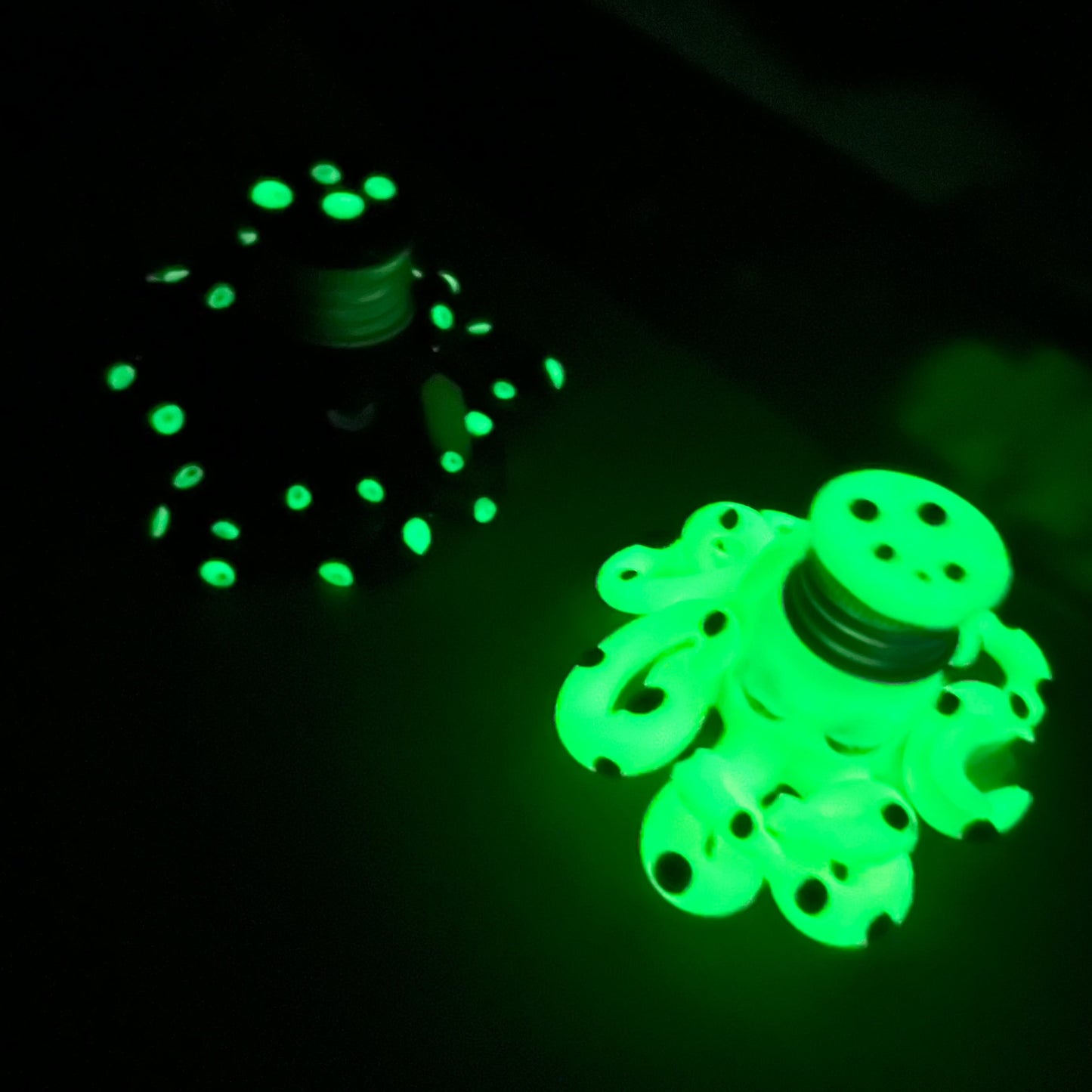 Mischievous Octopus Desk Pet Glow in Dark with Black Suckers